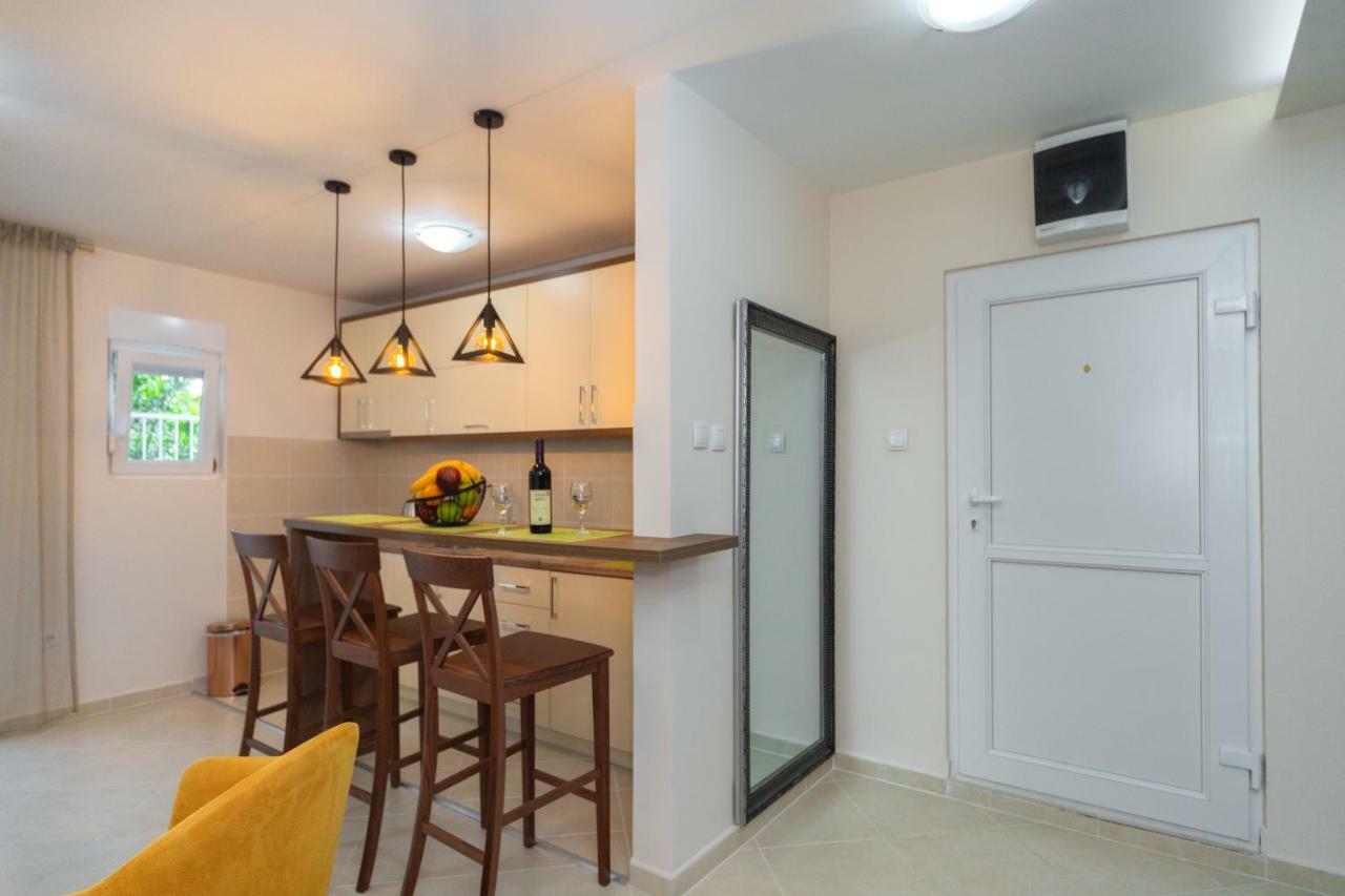 Apartmani Tref Petrovac Bagian luar foto
